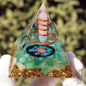 Energetic Crystal & Copper Pyramid – 6 cm