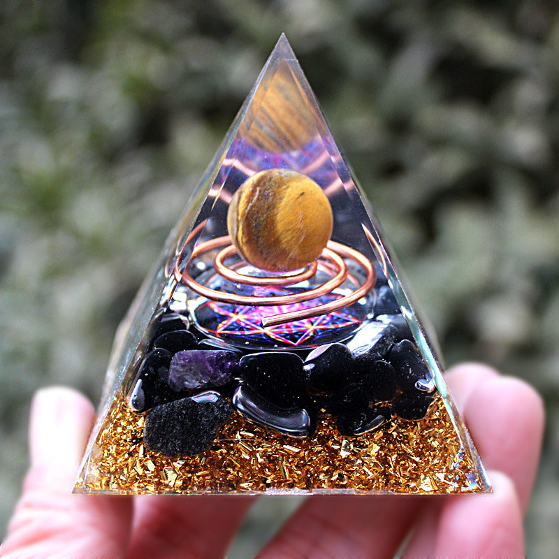 Energetic Crystal & Copper Pyramid – 6 cm