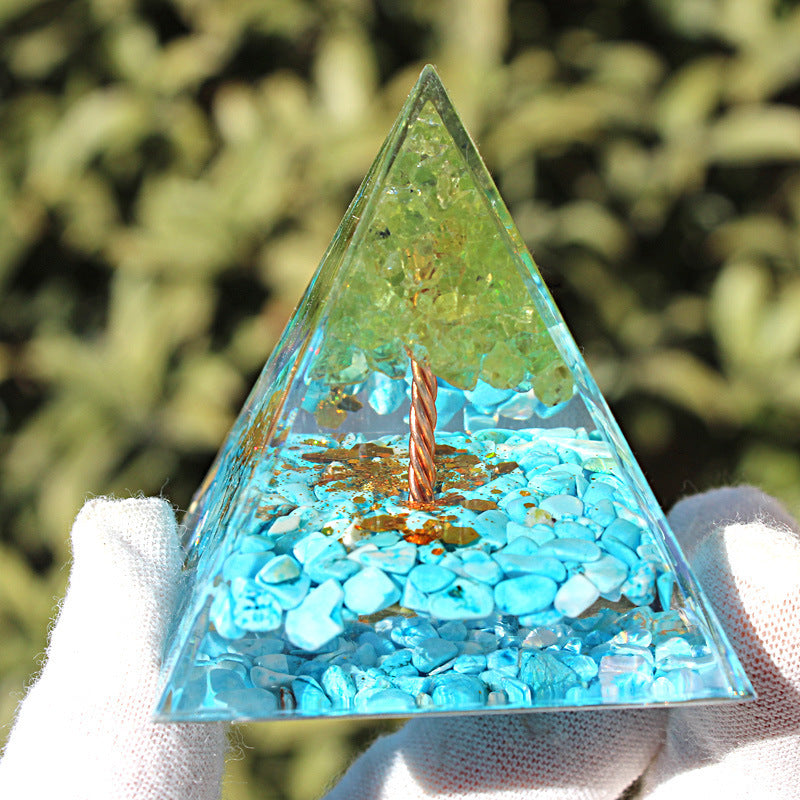 Energetic Crystal & Copper Pyramid – 6 cm