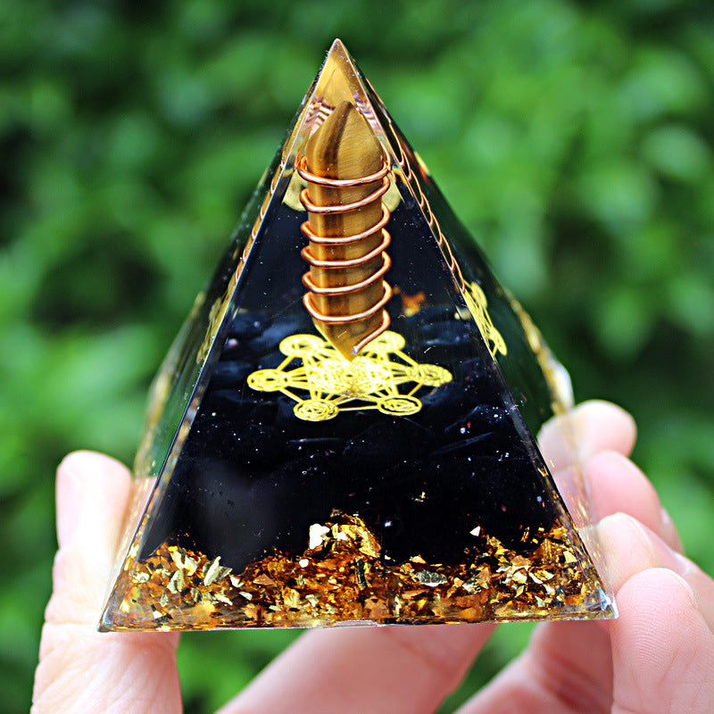 Energetic Crystal & Copper Pyramid – 6 cm