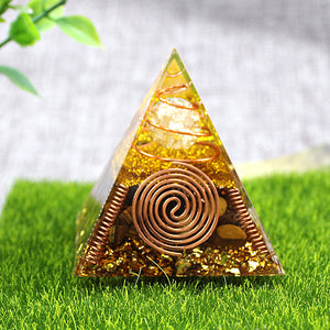 Energetic Crystal & Copper Pyramid – 6 cm