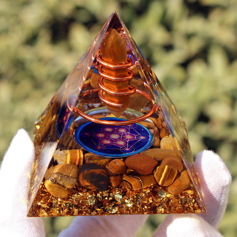 Energetic Crystal & Copper Pyramid – 6 cm